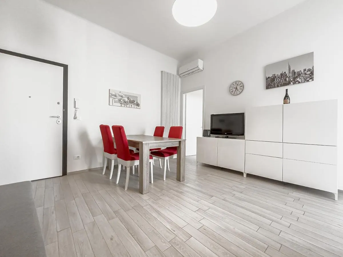 Realkasa Mura Del Borgo Di San Pietro Bologna 0*,  Italy